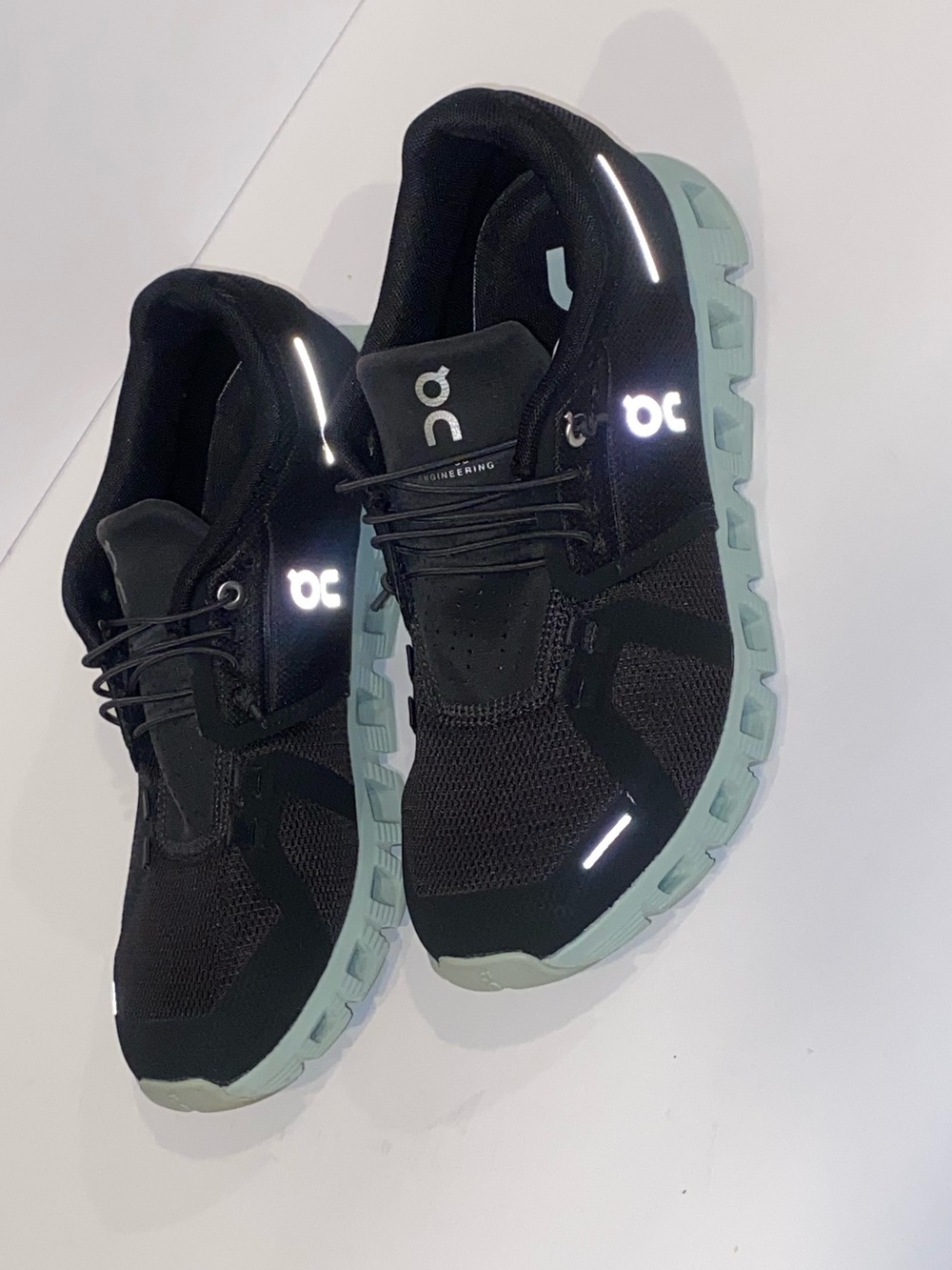 On cloud shoes - Picture 3 of 10